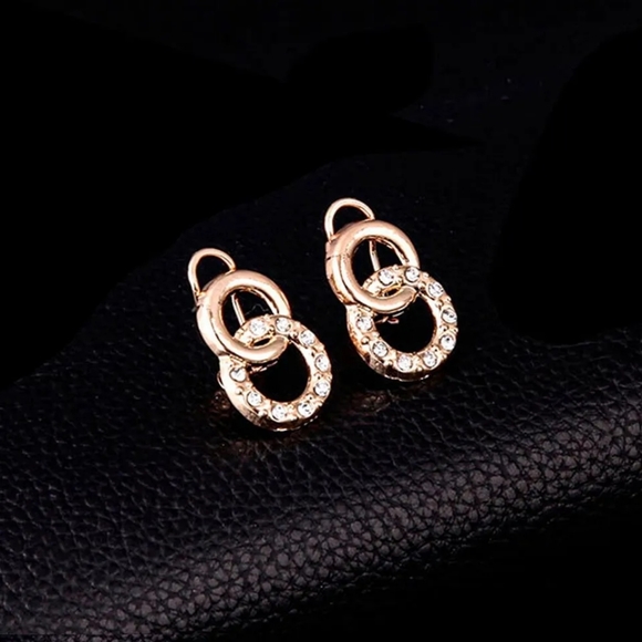 Beautiful Gold Tone Necklace Set - Picture 3 of 4